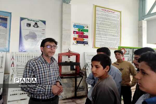 بازدید دانش‌آموزان دبیرستان شهید باقری از هنرستان شهید مدرس، کاشمر