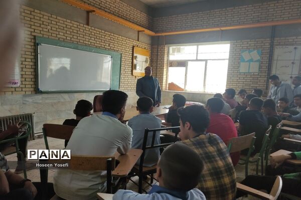 بازدید دانش‌آموزان دبیرستان شهید باقری از هنرستان شهید مدرس، کاشمر