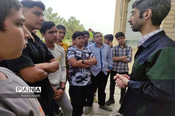 بازدید دانش‌آموزان دبیرستان شهید باقری از هنرستان شهید مدرس، کاشمر
