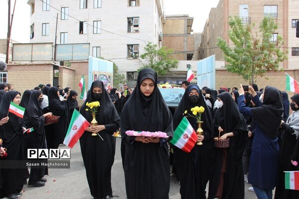 مراسم تشییع پیکر مطهرشهدای گمنام در واحدهای آموزشی اسلامشهر