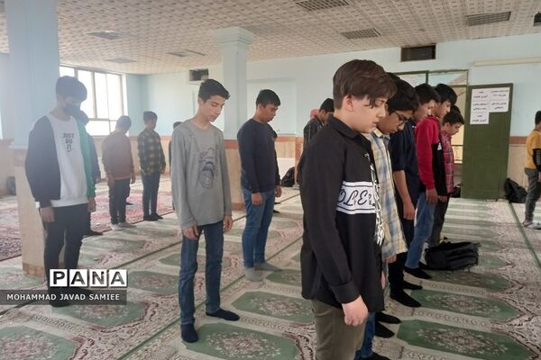 برگزاری نماز جماعت و سوگواری شهادت حضرت علی (ع) در دبیرستان پیامبر اعظم فشافویه