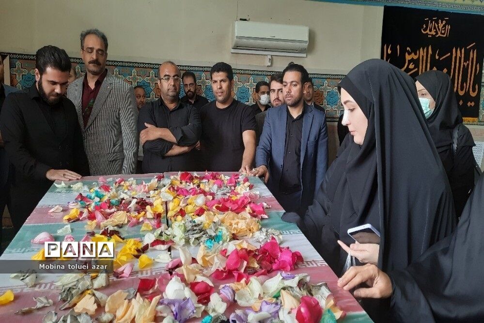 استقبال از دو شهید گمنام در آموزش و پرورش ناحیه یک بهارستان