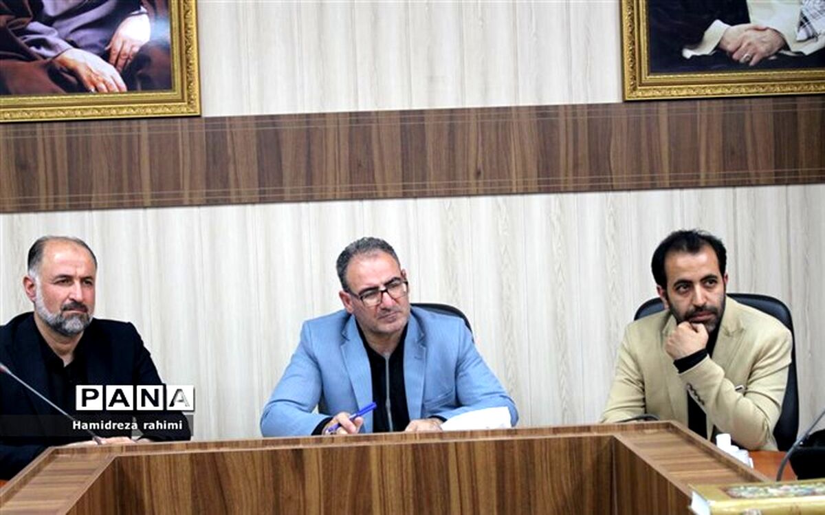 جلسه هم‌اندیشی دانش‌آموزان منتخب سازمان دانش‌آموزی شهر تهران  