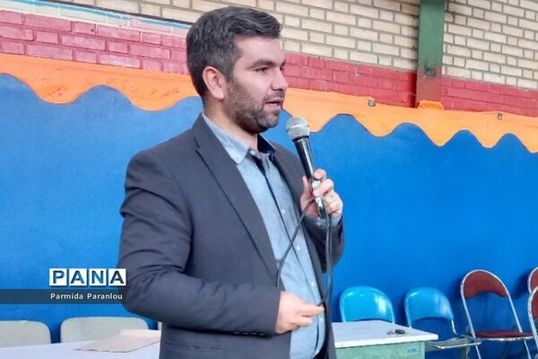 توزیع تجهیزات ورزشی و بهداشتی در مدارس بهارستان‌دو