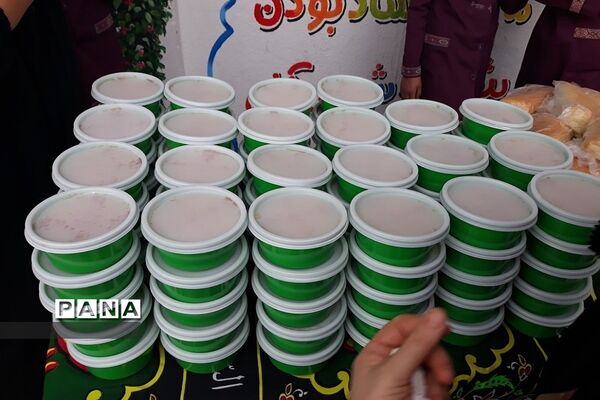 پخش غذای نذری در ماه مبارک رمضان در مدارس رودهن