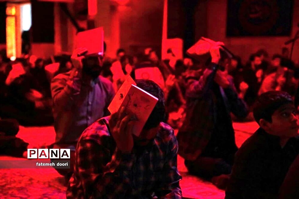 مراسم احیای شب بیست و یکم در گلزار شهدای زاهدان