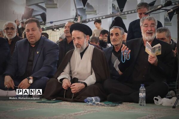 احیای شب بیست و یکم ماه رمضان در مصلی تبریز