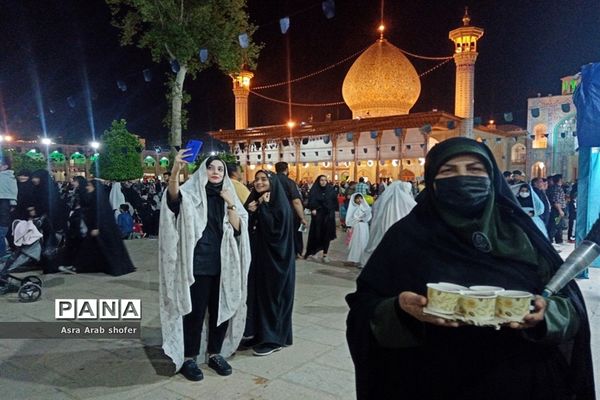 حال و هوای حرم مطهر حضرت شاهچراغ (ع) در شب بیست و یکم