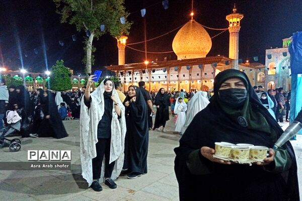 حال و هوای حرم مطهر حضرت شاهچراغ (ع) در شب بیست و یکم