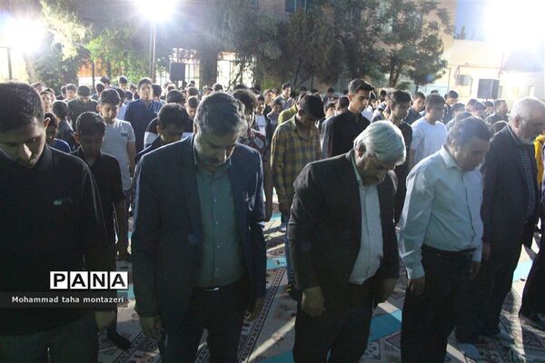 ضیافت افطاری دانش‌آموزان روزه اولی مدرسه صالحی زاده ناحیه ۲ یزد