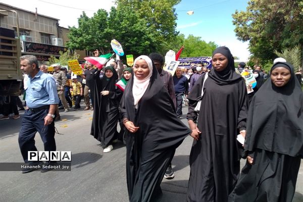 حضور پررنگ دانش‌آموزان و فرهنگیان شیراز در راهپیمایی روز قدس