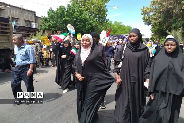 حضور پررنگ دانش‌آموزان و فرهنگیان شیراز در راهپیمایی روز قدس