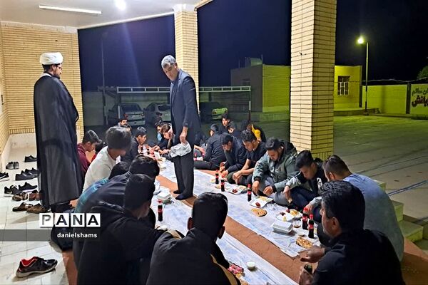 ضیافت افطاری در دبیرستان صدرا شهرستان ابرکوه