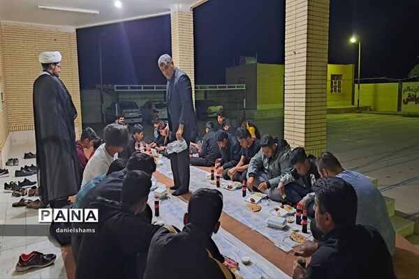 ضیافت افطاری در دبیرستان صدرا شهرستان ابرکوه