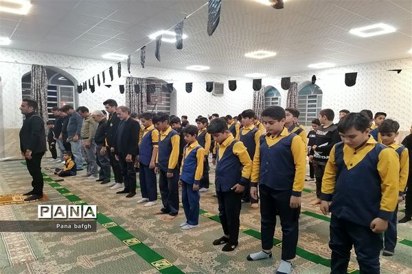 محفل قرآنی و ضیافت افطاری دانش‌آموزان مدرسه شهید دهستانی بافق