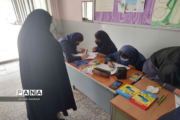 برگزاری مسابقه نقاشی همگانی با موضوع «زن، پیشرفت، اتحاد» در مدرسه شهید قدرت بیگلو ملارد
