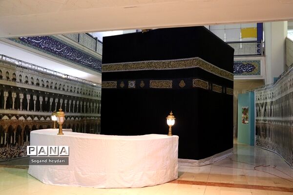 حضور پر شور مردم در شب ۲۳ ماهِ رمضان در نمایشگاه قرآن کریم