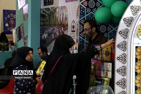 حضور پر شور مردم در شب ۲۳ ماهِ رمضان در نمایشگاه قرآن کریم