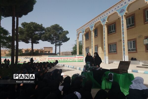 گرامیداشت لیالی قدر در دبیرستان حضرت زینب کاشمر