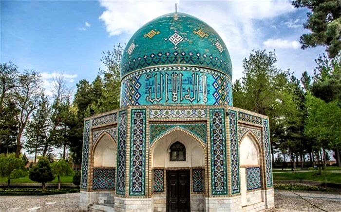 میل به روحیه خداشناسی و بی‌نیاز دانستن خود از غیر خدا می‌تواند چراغ راه انسان باشد