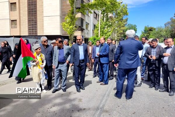 حضور حماسی دانش‌آموزان و فرهنگیان در راهپیمایی روز قدس 1402