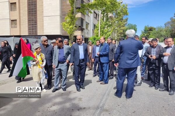 حضور حماسی دانش‌آموزان و فرهنگیان در راهپیمایی روز قدس 1402