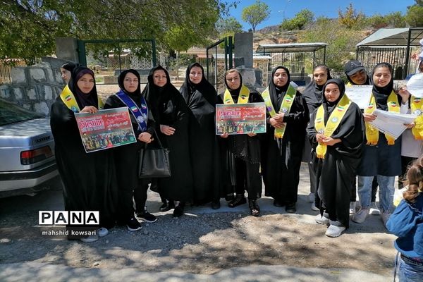 حضور دانش‌آموزان کامفیروزی در راهپیمایی روز قدس