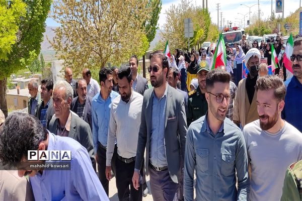 حضور دانش‌آموزان کامفیروزی در راهپیمایی روز قدس