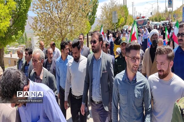 حضور دانش‌آموزان کامفیروزی در راهپیمایی روز قدس