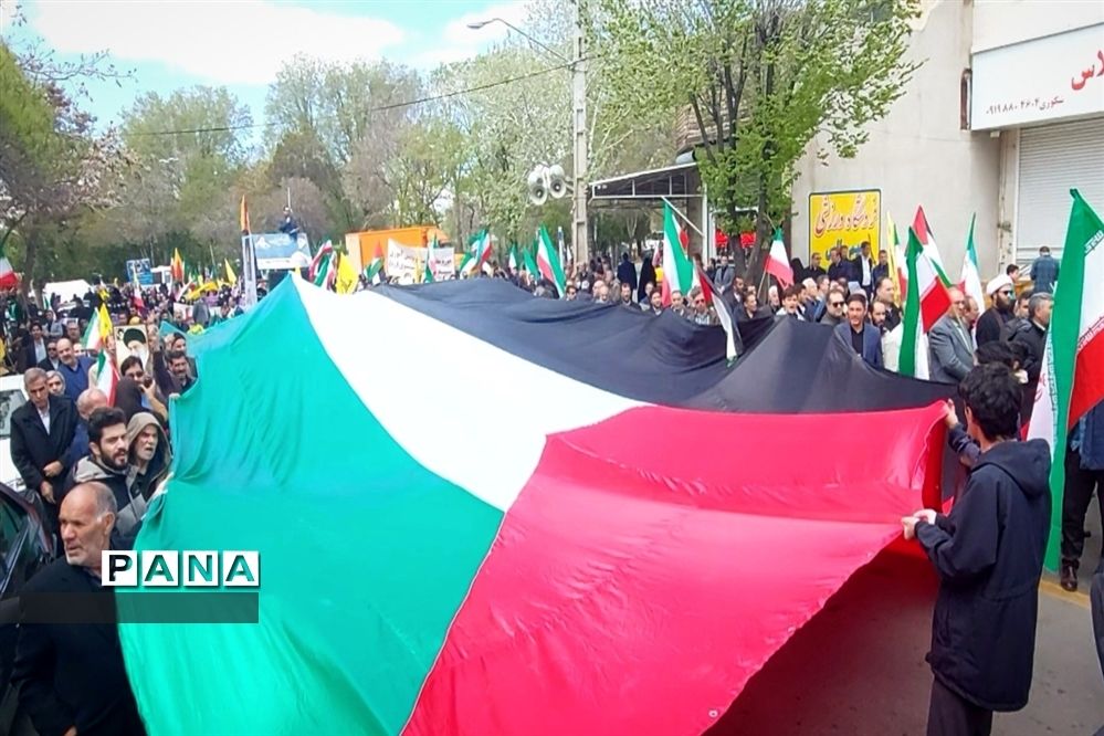 حضور دانش‌آموزان و فرهنگیان شهرستان طارم در راهپیمایی روز قدس