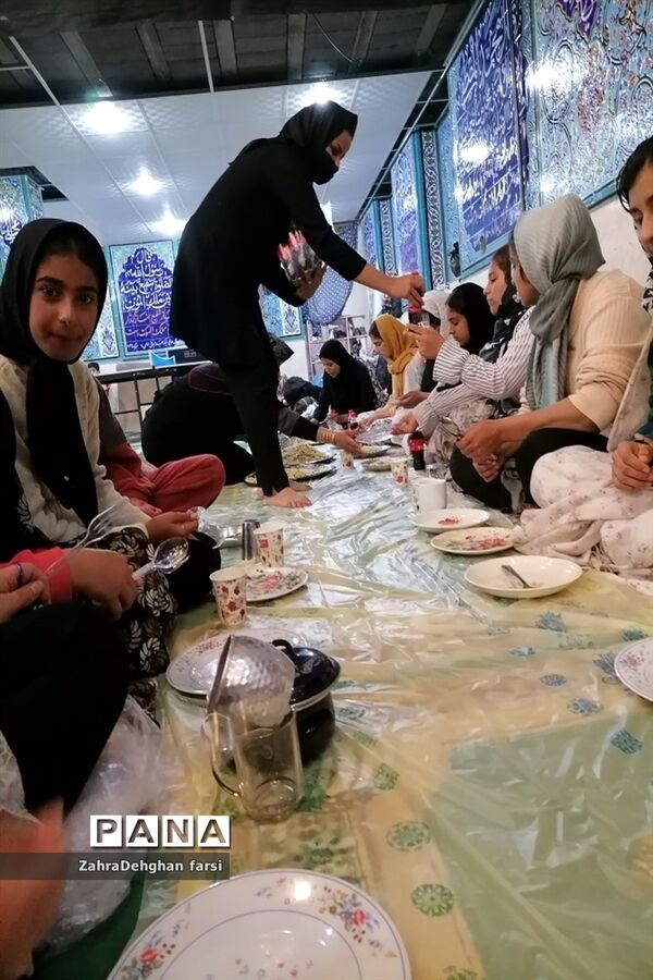 پشت پر چین بهشت