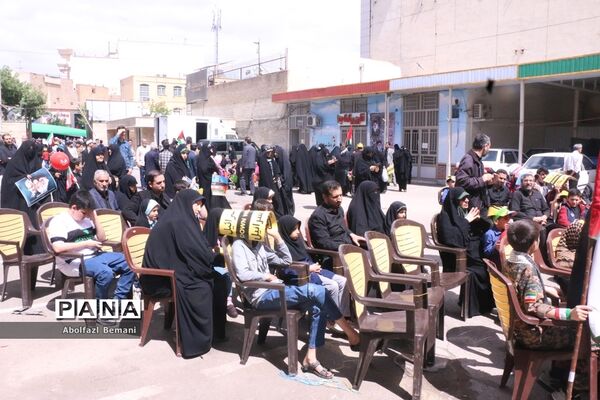 برپایی ایستگاه نقاشی ویژه کودکان قمی در حاشیه راهپیمایی روز قدس
