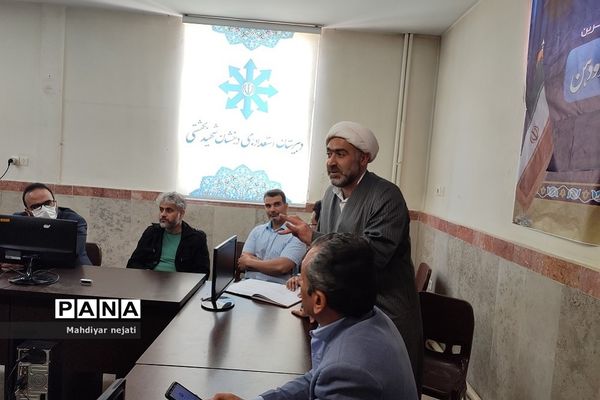 برگزاری جلسه  هیات اندیشه‌ورز بسیج فرهنگیان در مدرسه شهید بهشتی رودهن