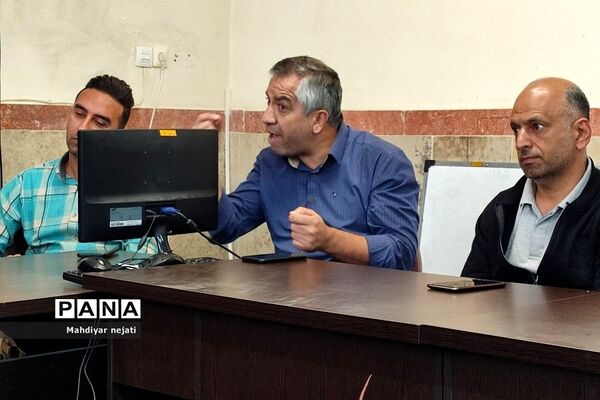 برگزاری جلسه  هیات اندیشه‌ورز بسیج فرهنگیان در مدرسه شهید بهشتی رودهن