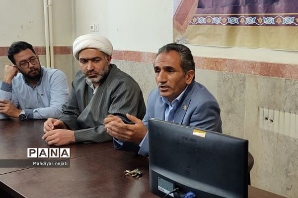 برگزاری جلسه  هیات اندیشه‌ورز بسیج فرهنگیان در مدرسه شهید بهشتی رودهن