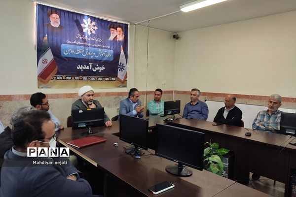 برگزاری جلسه  هیات اندیشه‌ورز بسیج فرهنگیان در مدرسه شهید بهشتی رودهن