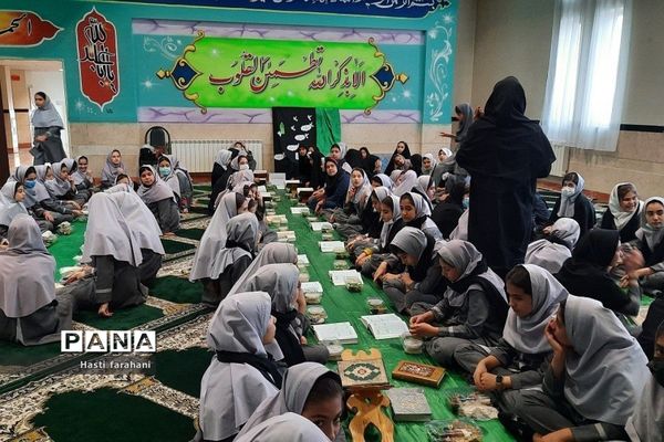 محفل انس با قرآن ویژه روزه اولی‌ها در مدرسه آیت‌الله خامنه‌ای قرچک