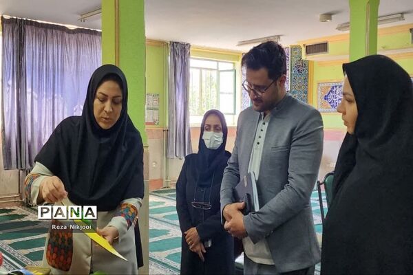 نمایشگاه طرح جابربن‌حیان در مدارس ناحیه یک بهارستان