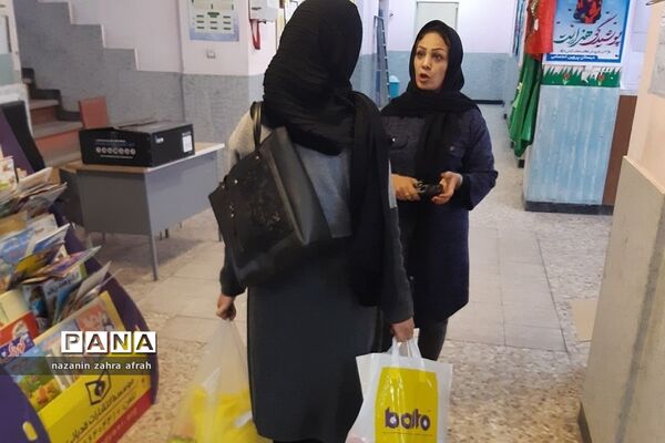 کمک‌های مومنانه در دبستان ارشاد رودهن به خانواده‌های نیازمند دانش‌آموزان