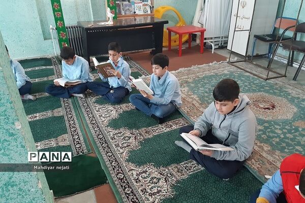 محفل انس با قرآن در دبستان ارشاد رودهن