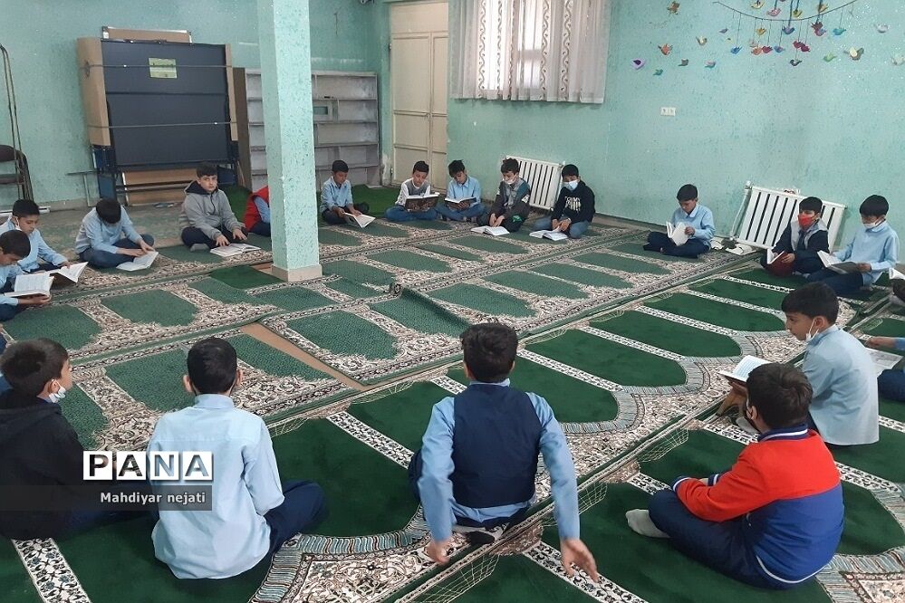 محفل انس با قرآن در دبستان ارشاد رودهن
