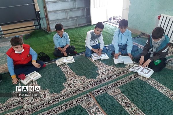 محفل انس با قرآن در دبستان ارشاد رودهن