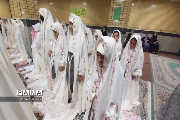 برگزاری مراسم افطاری روزه اولی‌های مدرسه حاجیه نوری ملارد