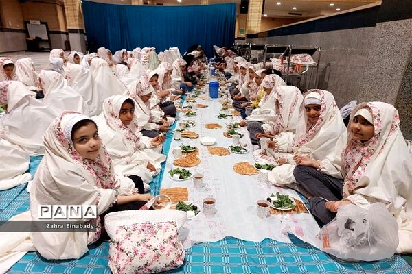 برگزاری مراسم افطاری روزه اولی‌های مدرسه حاجیه نوری ملارد