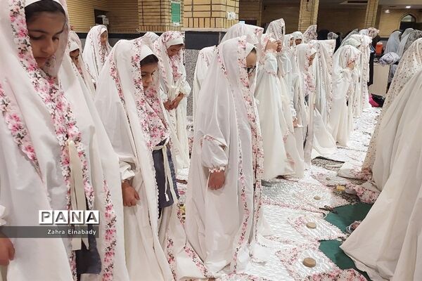 برگزاری مراسم افطاری روزه اولی‌های مدرسه حاجیه نوری ملارد
