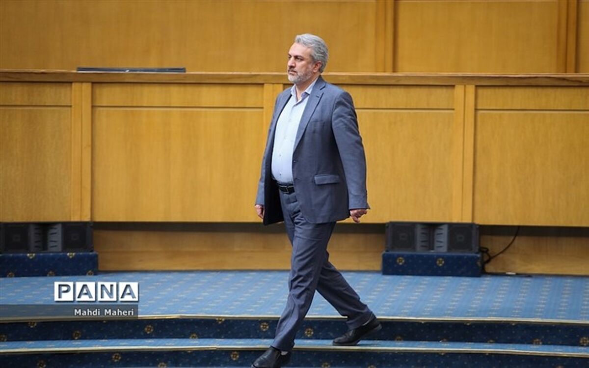 ‌استیضاح وزیر صمت در کمیسیون صنایع بررسی شد؛ اعلام نتایج تا ظهر فردا