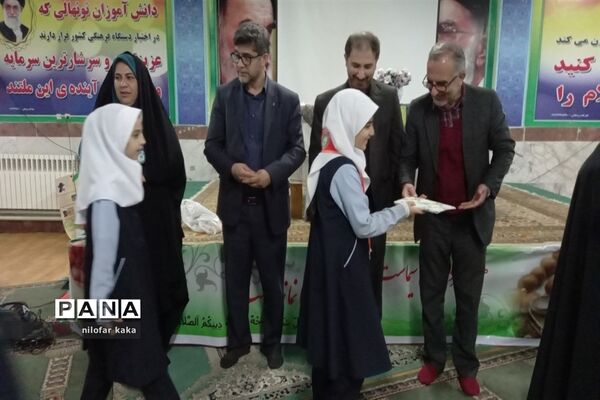 تجلیل و تقدیر از روزه اولی‌ها در دبستان دخترانه مهر قائمشهر