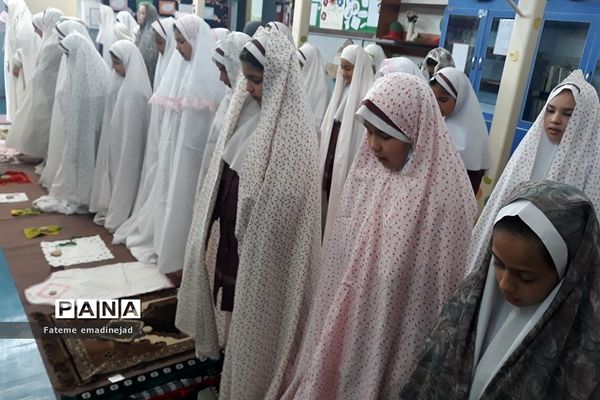 برگزاری آخرین نماز جماعت دبستان حضرت زهرا ۲ رودهن در ماه مبارک رمضان