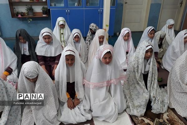 برگزاری آخرین نماز جماعت دبستان حضرت زهرا ۲ رودهن در ماه مبارک رمضان