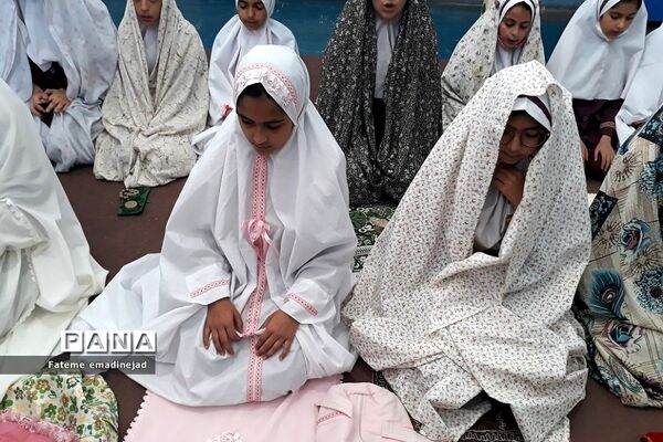 برگزاری آخرین نماز جماعت دبستان حضرت زهرا ۲ رودهن در ماه مبارک رمضان